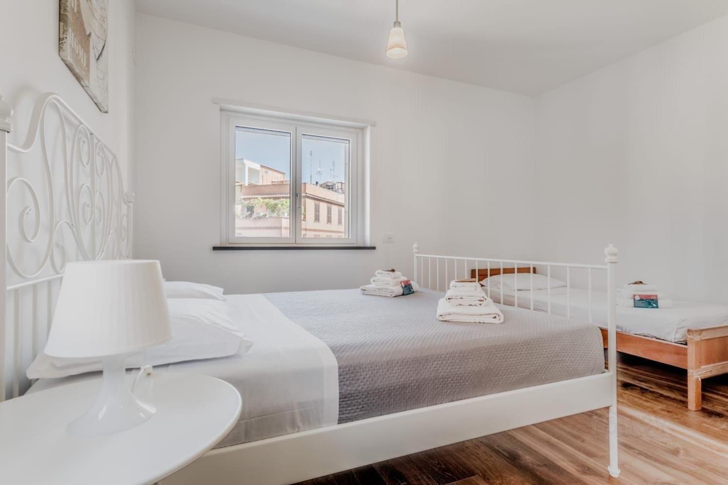 Monteverde Sunny Apartment โรม ภายนอก รูปภาพ
